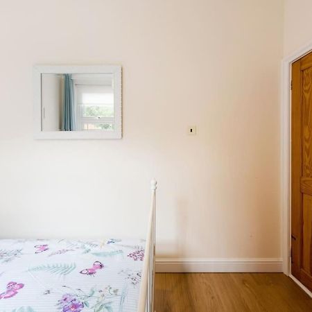 Bikki Apartments - 2 Bedroom Harrow Bagian luar foto
