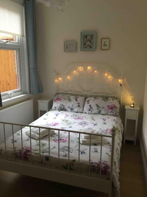 Bikki Apartments - 2 Bedroom Harrow Bagian luar foto