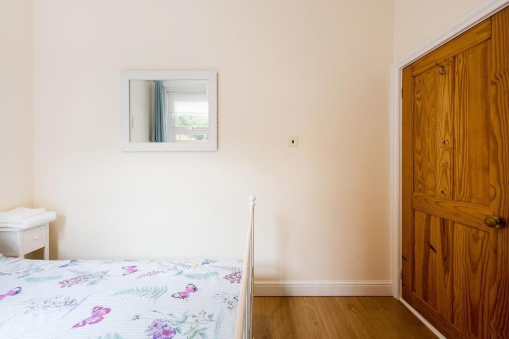Bikki Apartments - 2 Bedroom Harrow Bagian luar foto